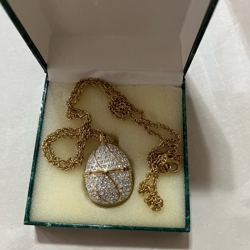Suzanne Somers Brand Beautiful Gold Tone Egg Watch Necklace